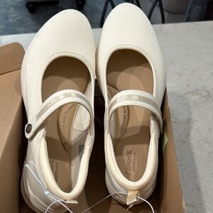 J Sport shoes women 7.5 NWT